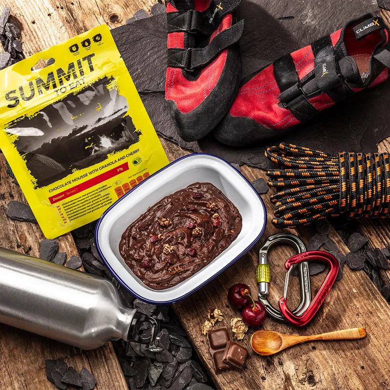 Summit to Eat - Chokolademousse med granola og kirsebær