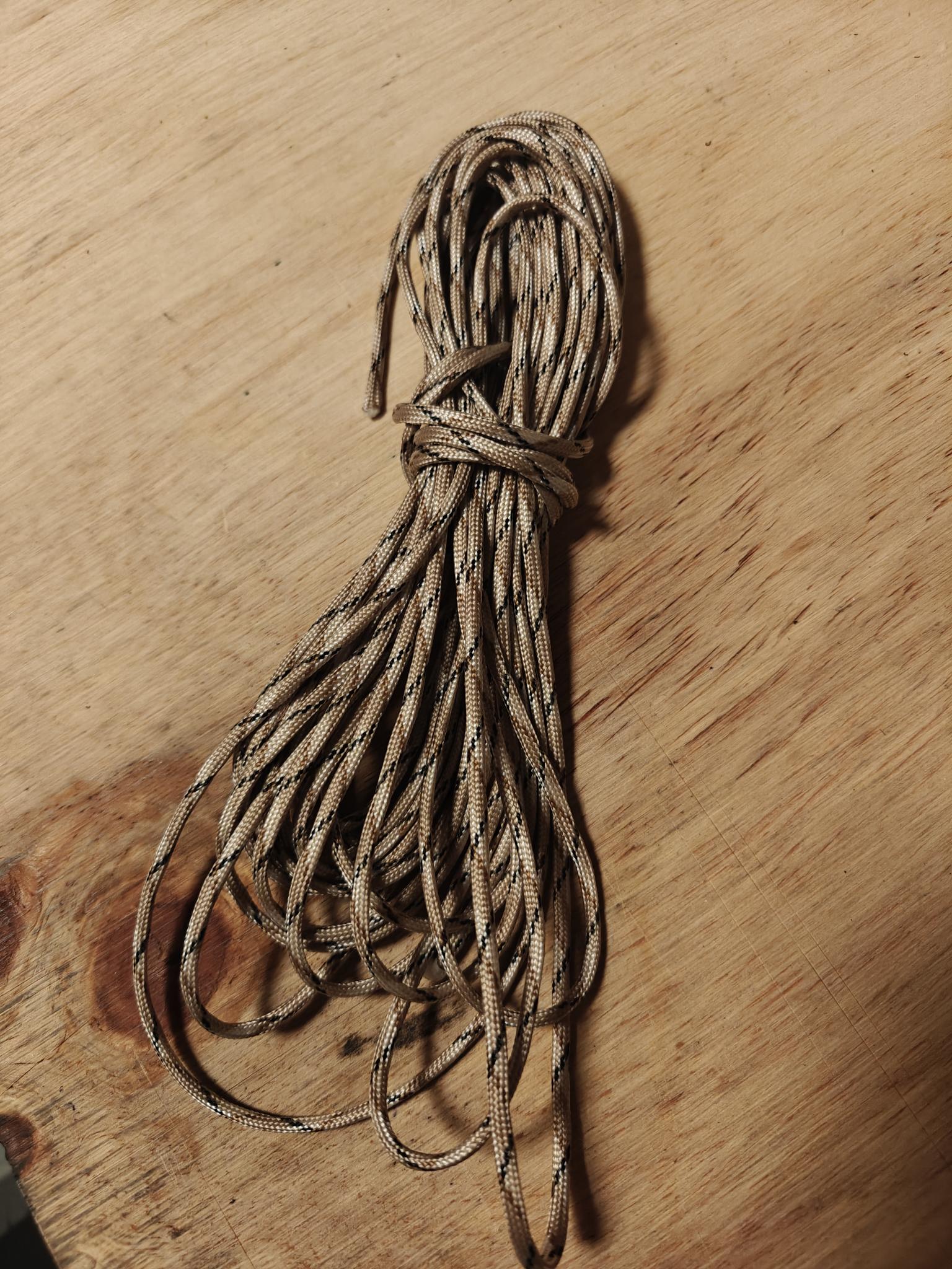 9-kernes Paracord 4mm – sandfarvet Camo – 10 Meter